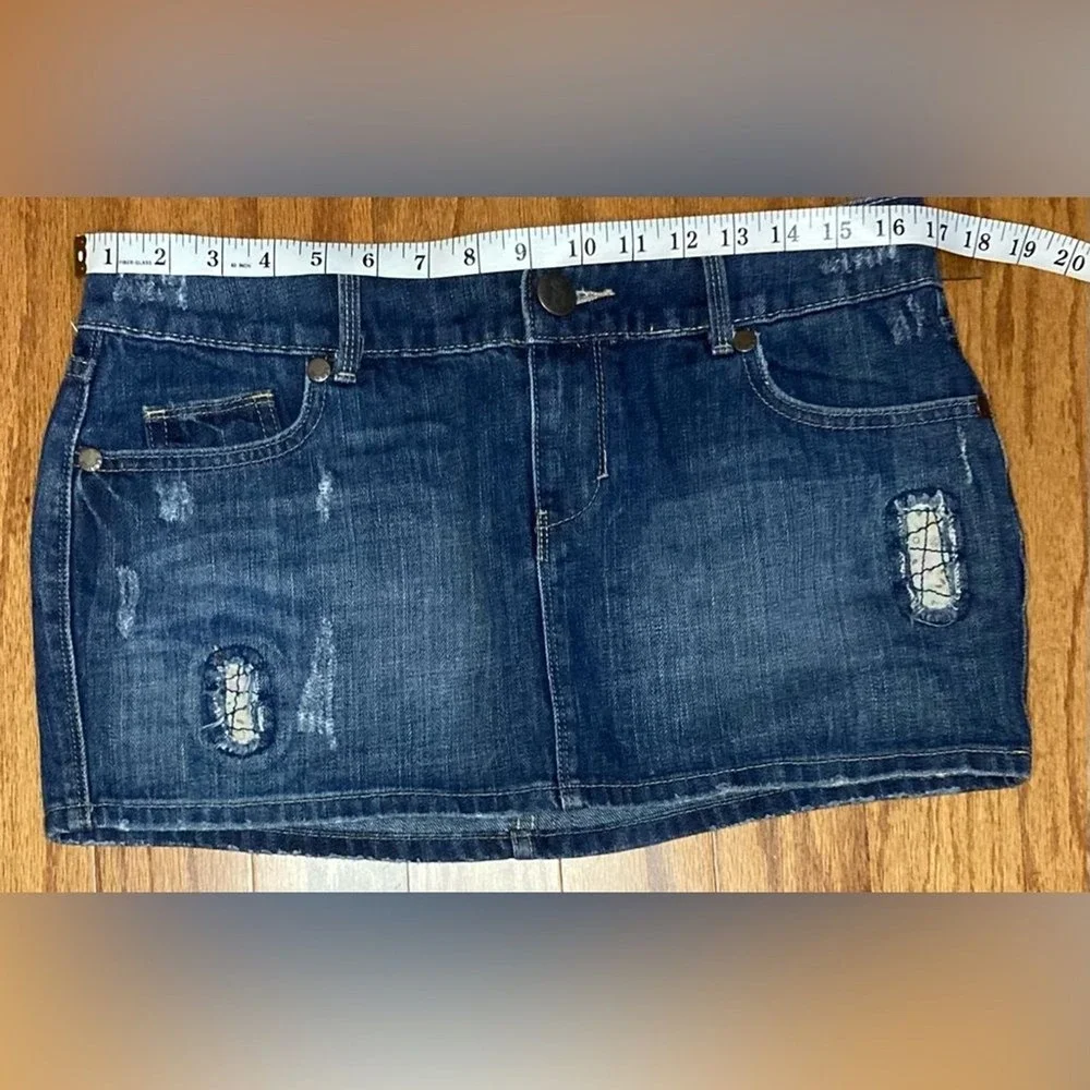 Decree Womens Distressed Denim Mini Skirt Dark Wash Low Rise Size 9 Cotton‎